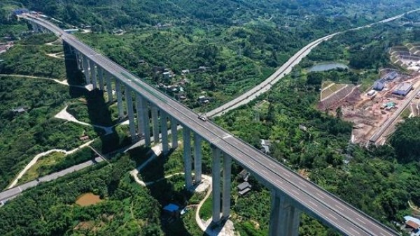 合长高速通车 重庆“三环”高速全线贯通